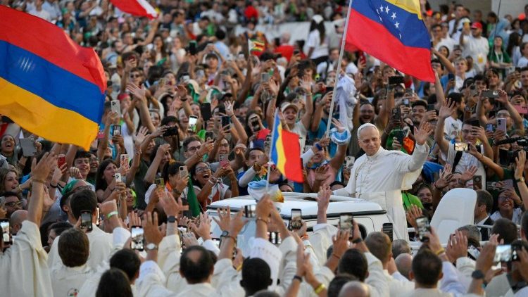 Papa Leão XIV durante o encontro com os jovens