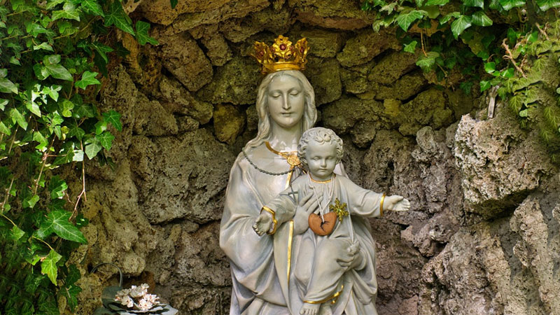 Nota doutrinal sobre os títulos marianos: Mãe do povo fiel, não Corredentora