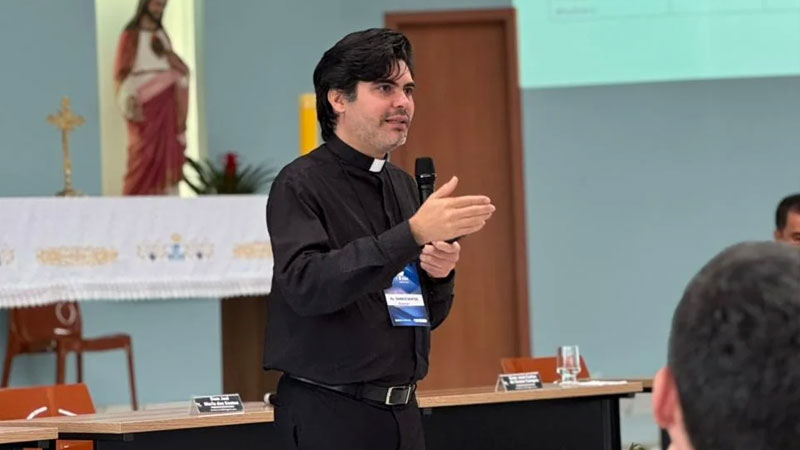 Manhã do segundo dia da Assembleia Ampliada do CONSER tem assessorias sobre o cenário religioso no Brasil e em Minas Gerais