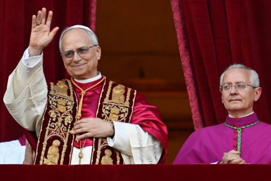 Papa: a Igreja é humana e divina, sinal visível da ação de Cristo na história