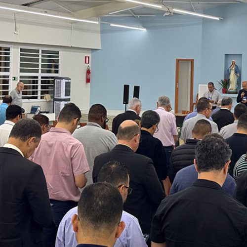 Bispos, padres e leigos participam da Assembleia Ampliada do CONSER do Regional Leste 2