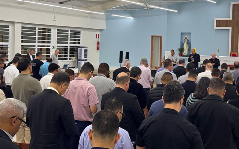 Bispos, padres e leigos participam da Assembleia Ampliada do CONSER do Regional Leste 2