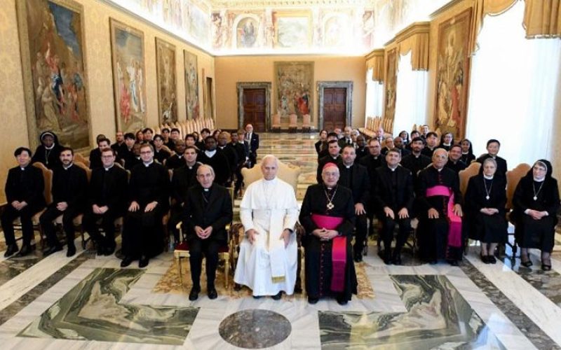 Leão XIV: exercitar-se na arte da escuta, importante para a unidade entre nós