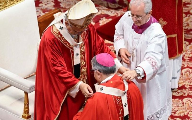 Arcebispos recebem o pálio; entre eles, cinco brasileiros